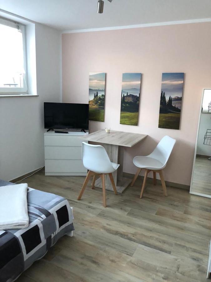 Ferienwohnungen Lamisto Am Waldesrand Neckartenzlingen Eksteriør bilde