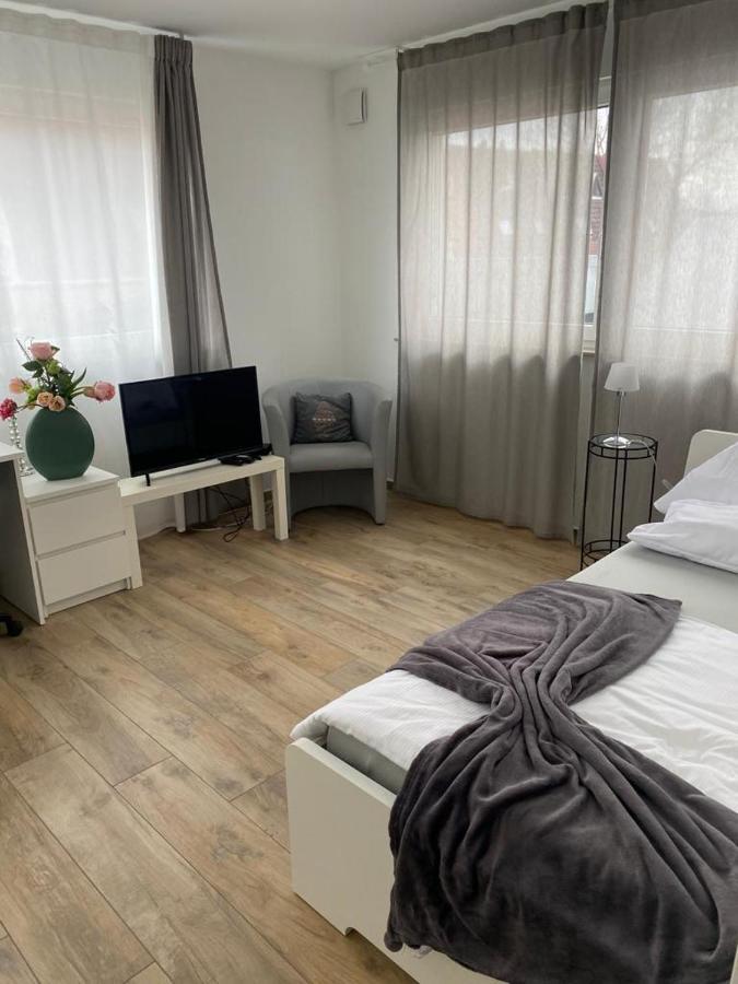 Ferienwohnungen Lamisto Am Waldesrand Neckartenzlingen Eksteriør bilde